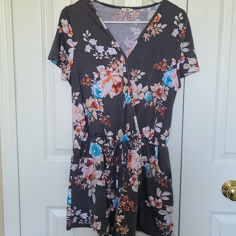 NWOT Grey romper